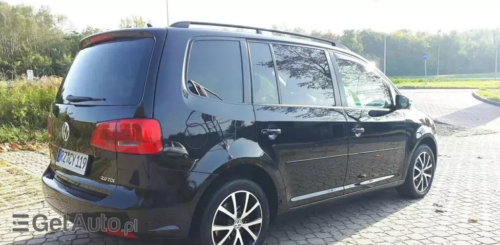 VOLKSWAGEN Touran 