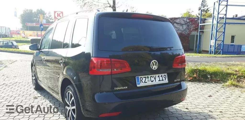 VOLKSWAGEN Touran 