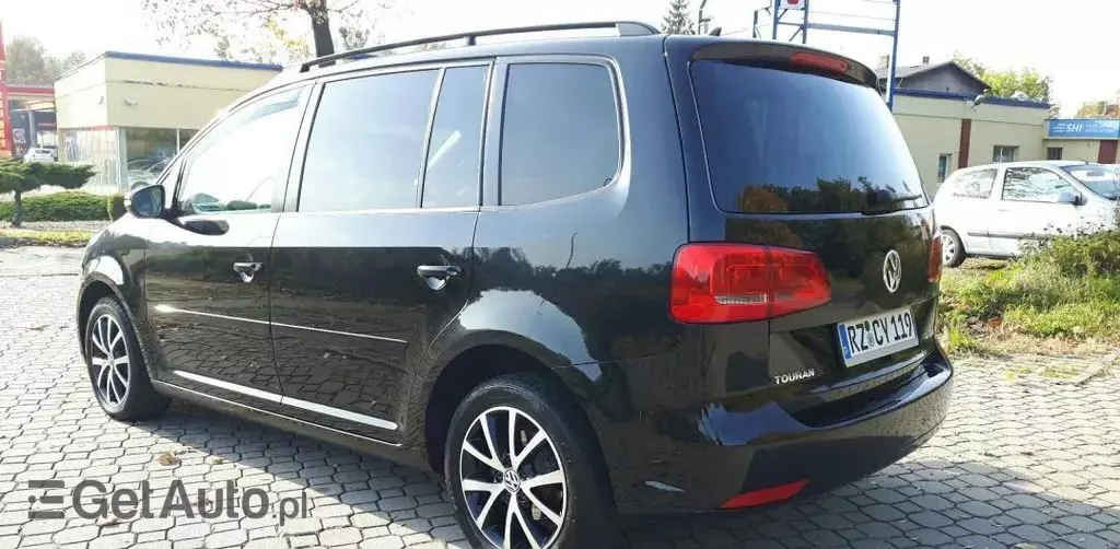 VOLKSWAGEN Touran 