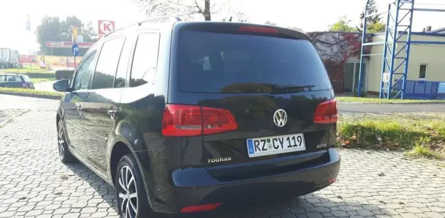 VOLKSWAGEN Touran 