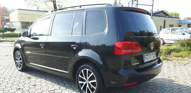 VOLKSWAGEN Touran 