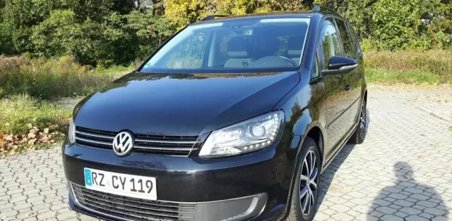 VOLKSWAGEN Touran 
