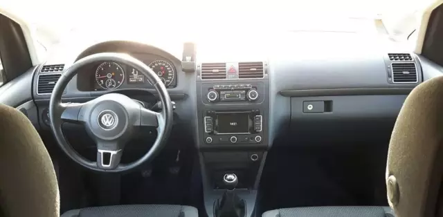VOLKSWAGEN Touran 