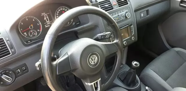 VOLKSWAGEN Touran 