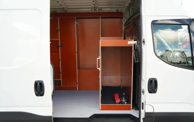 IVECO DAILY 35-140 /  BLASZAK / MOBILNY WARSZTAT / PRZETWORNICA /  SPROWADZONY / PO KONTRAKCIE SERWISOWYM 