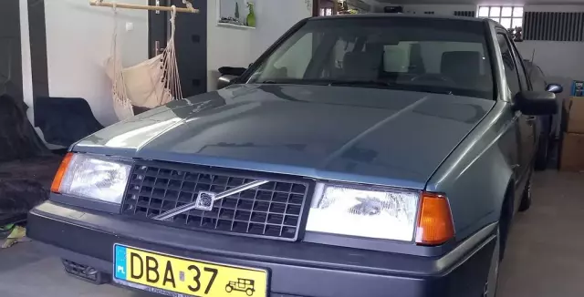 VOLVO 440 