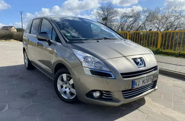 PEUGEOT 5008 