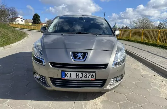 PEUGEOT 5008 