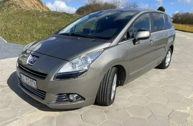 PEUGEOT 5008 