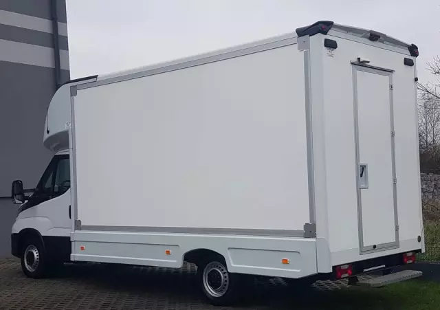 IVECO DAILY KONTENER NISKOPODŁOGOWY 4,43x2,23x2,42 SKLEP BAR FOODTRUCK KAMPER KLIMA 
