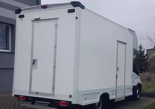 IVECO DAILY KONTENER NISKOPODŁOGOWY 4,43x2,23x2,42 SKLEP BAR FOODTRUCK KAMPER KLIMA 