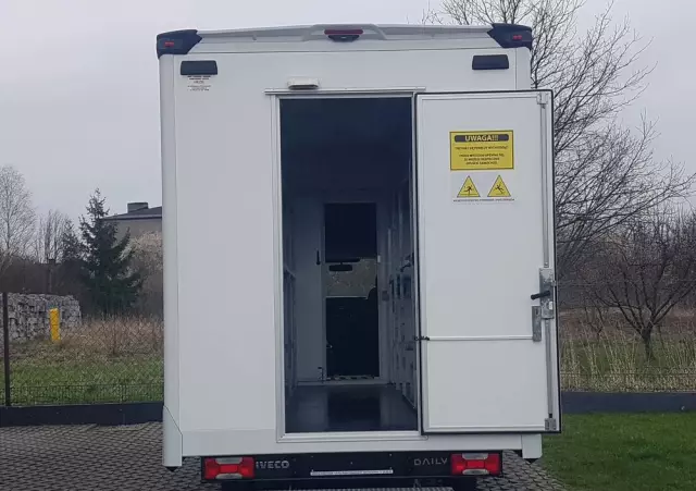 IVECO DAILY KONTENER NISKOPODŁOGOWY 4,43x2,23x2,42 SKLEP BAR FOODTRUCK KAMPER KLIMA 