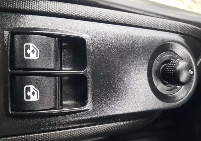 IVECO DAILY KONTENER NISKOPODŁOGOWY 4,43x2,23x2,42 SKLEP BAR FOODTRUCK KAMPER KLIMA 