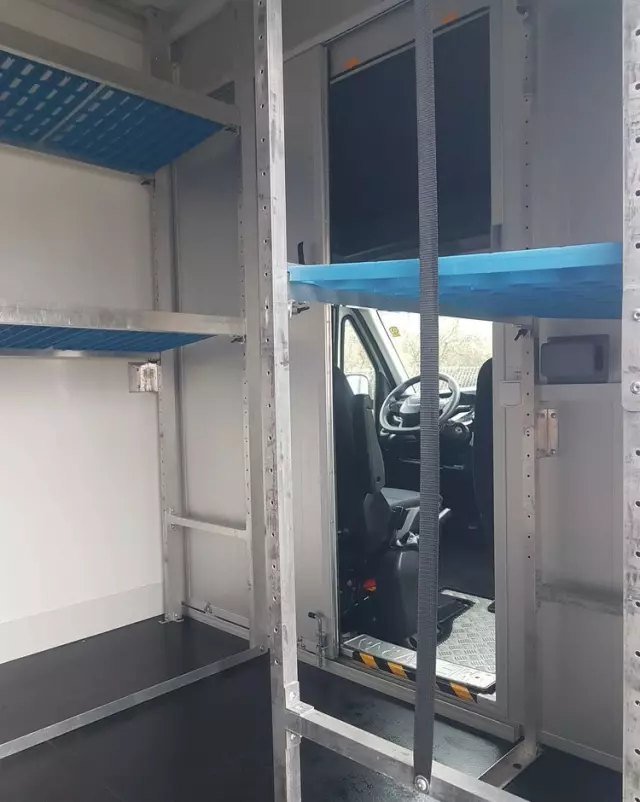 IVECO DAILY KONTENER NISKOPODŁOGOWY 4,43x2,23x2,42 SKLEP BAR FOODTRUCK KAMPER KLIMA 