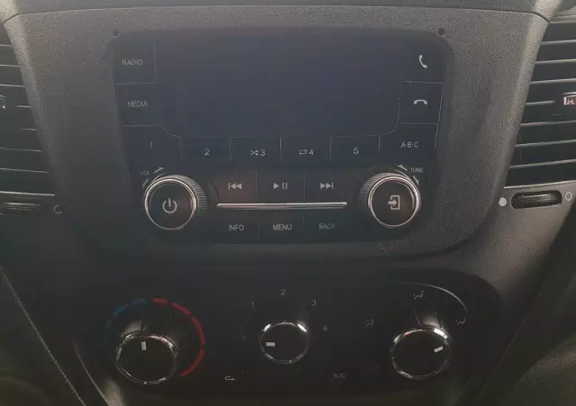 IVECO DAILY KONTENER NISKOPODŁOGOWY 4,43x2,23x2,42 SKLEP BAR FOODTRUCK KAMPER KLIMA 