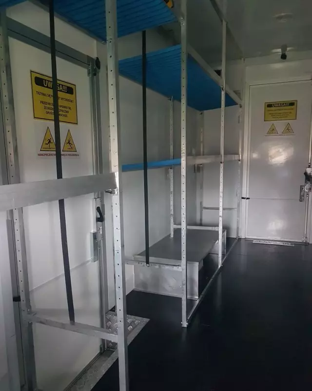 IVECO DAILY KONTENER NISKOPODŁOGOWY 4,43x2,23x2,42 SKLEP BAR FOODTRUCK KAMPER KLIMA 