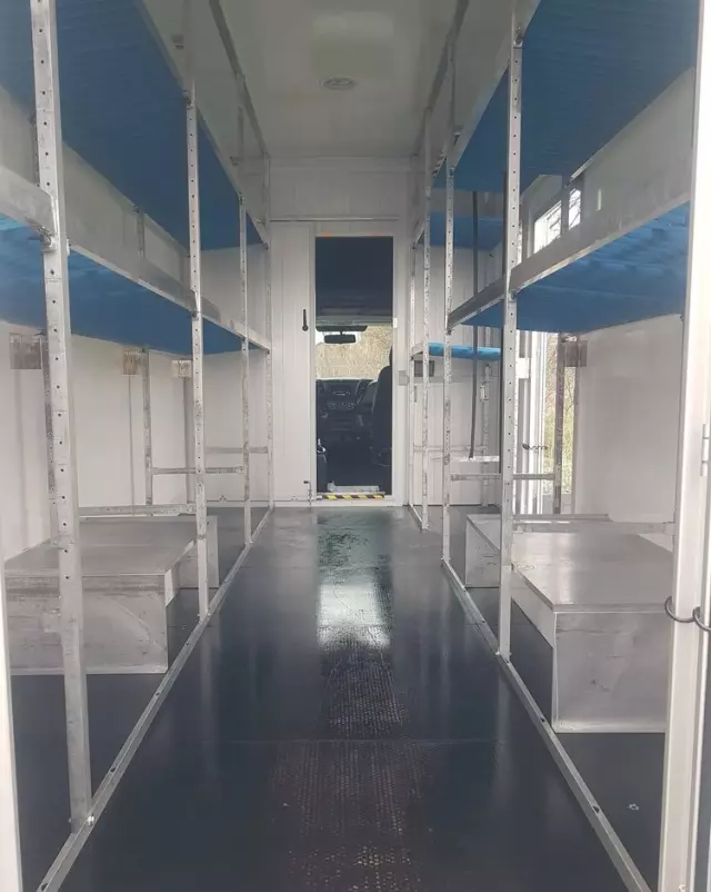 IVECO DAILY KONTENER NISKOPODŁOGOWY 4,43x2,23x2,42 SKLEP BAR FOODTRUCK KAMPER KLIMA 