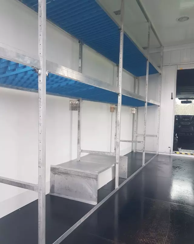 IVECO DAILY KONTENER NISKOPODŁOGOWY 4,43x2,23x2,42 SKLEP BAR FOODTRUCK KAMPER KLIMA 