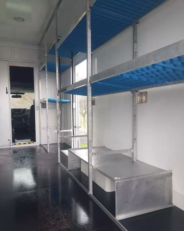 IVECO DAILY KONTENER NISKOPODŁOGOWY 4,43x2,23x2,42 SKLEP BAR FOODTRUCK KAMPER KLIMA 