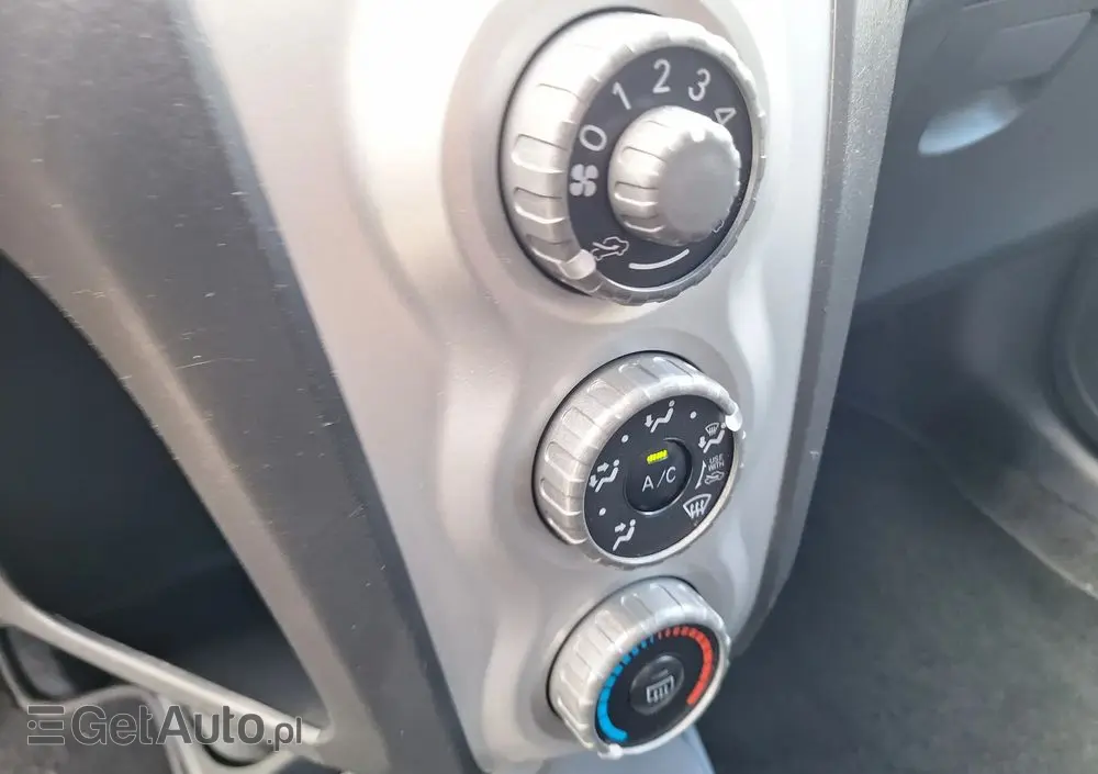 TOYOTA Yaris 1.0 VVT-i Style