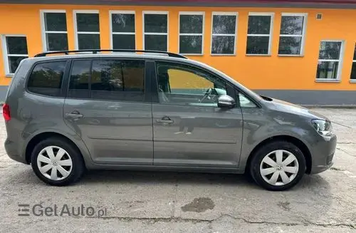 VOLKSWAGEN Touran 