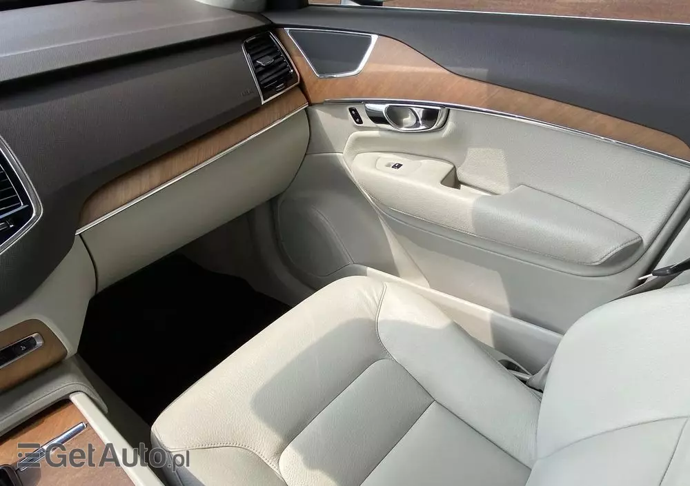 VOLVO XC 90 T6 AWD Momentum 7os