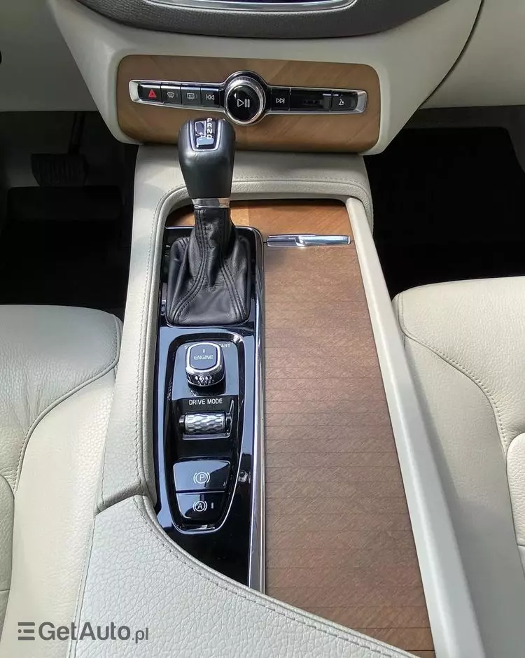 VOLVO XC 90 T6 AWD Momentum 7os