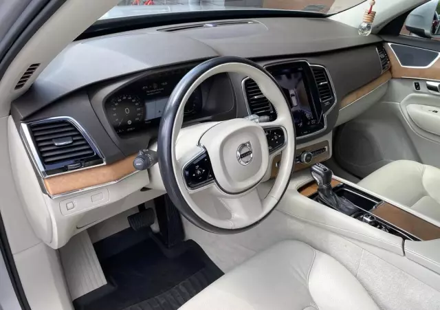 VOLVO XC 90 T6 AWD Momentum 7os