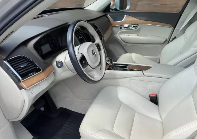 VOLVO XC 90 T6 AWD Momentum 7os