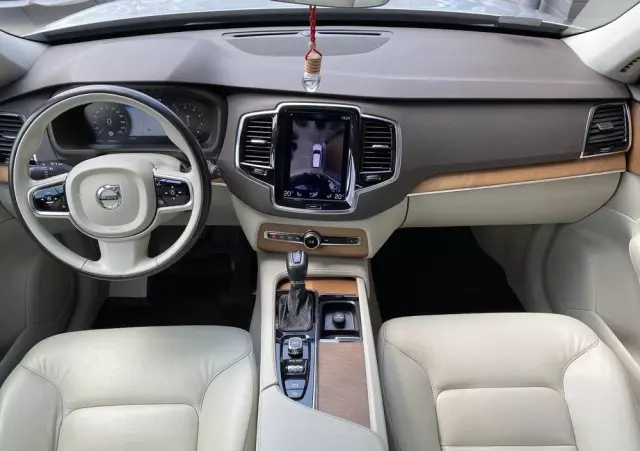 VOLVO XC 90 T6 AWD Momentum 7os