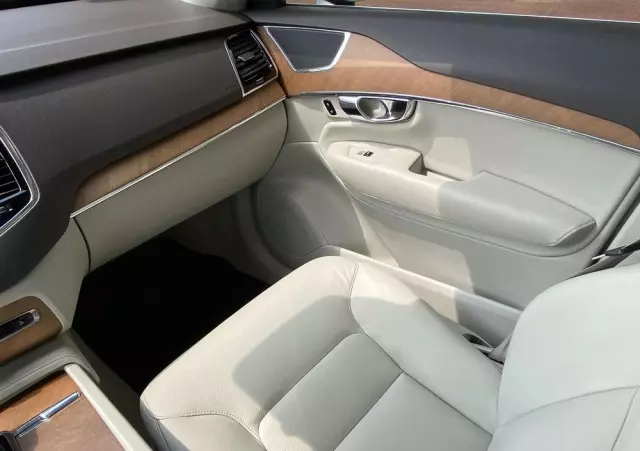 VOLVO XC 90 T6 AWD Momentum 7os