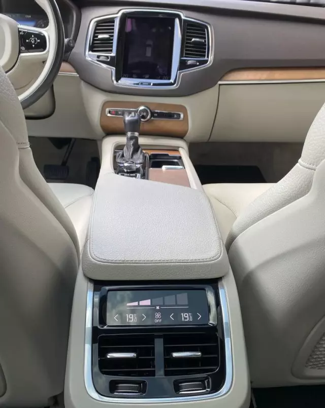 VOLVO XC 90 T6 AWD Momentum 7os