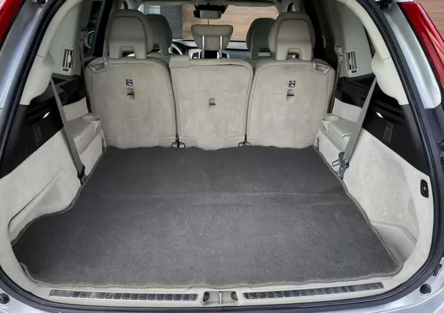 VOLVO XC 90 T6 AWD Momentum 7os