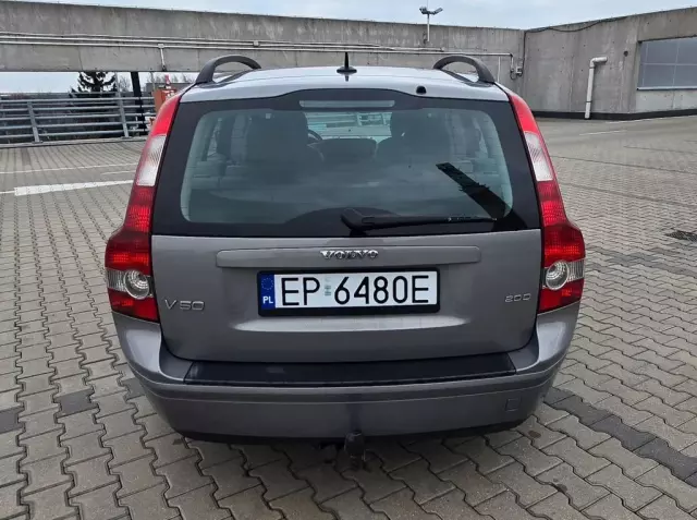 VOLVO V50 