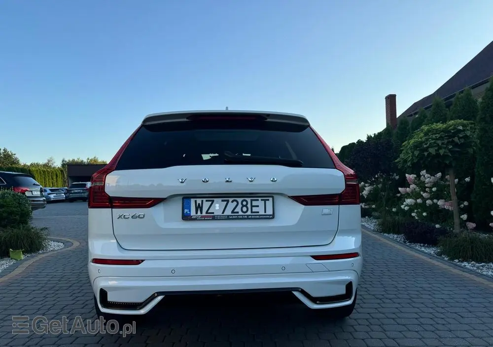 VOLVO XC 60 T8 Plug-In Hybrid AWD R-Design