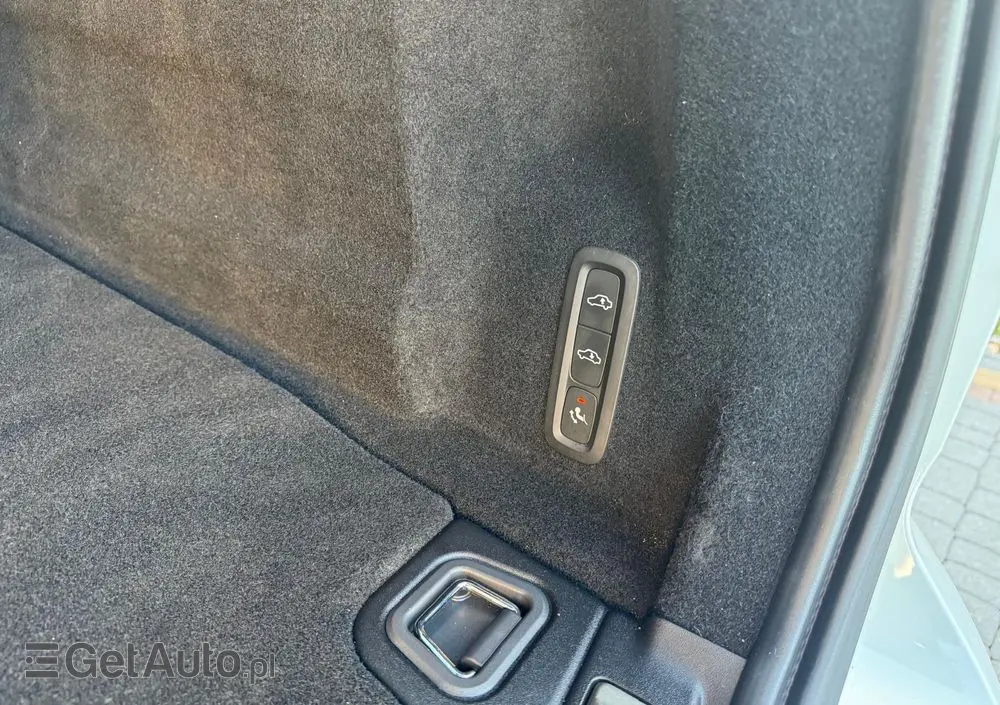 VOLVO XC 60 T8 Plug-In Hybrid AWD R-Design