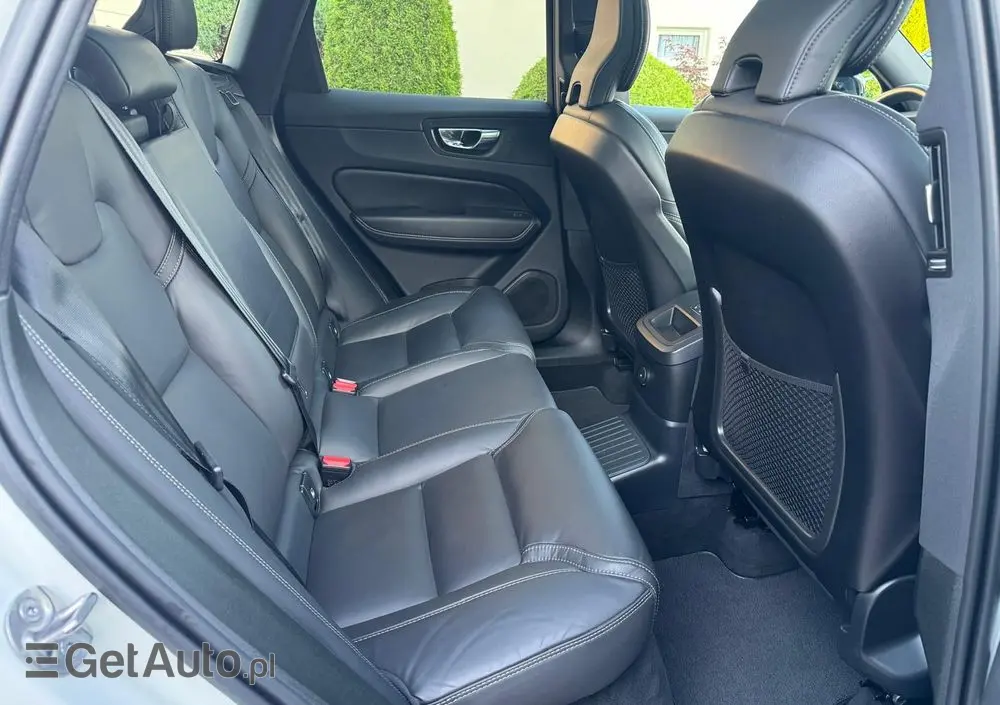 VOLVO XC 60 T8 Plug-In Hybrid AWD R-Design