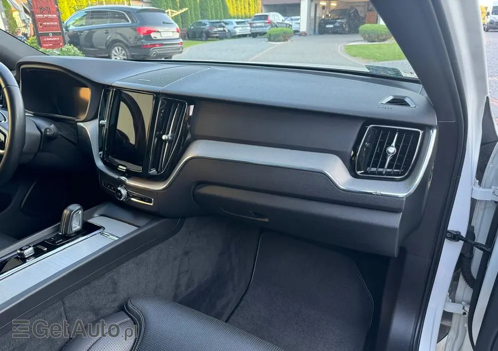 VOLVO XC 60 T8 Plug-In Hybrid AWD R-Design