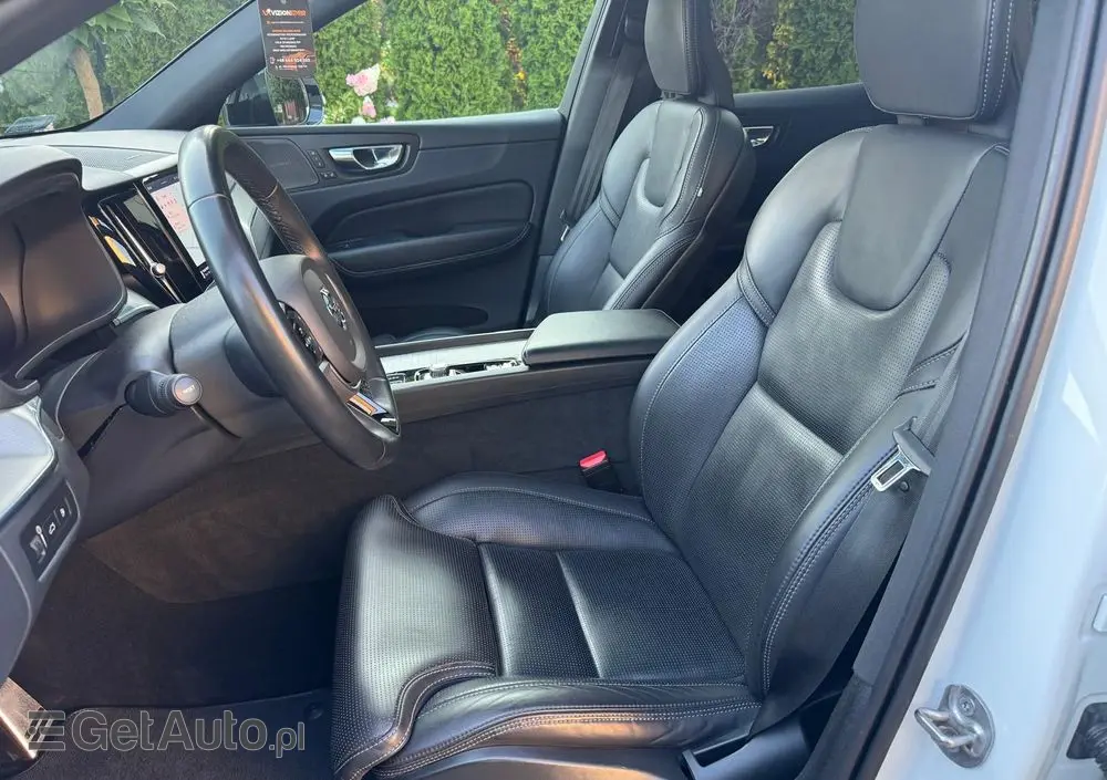 VOLVO XC 60 T8 Plug-In Hybrid AWD R-Design