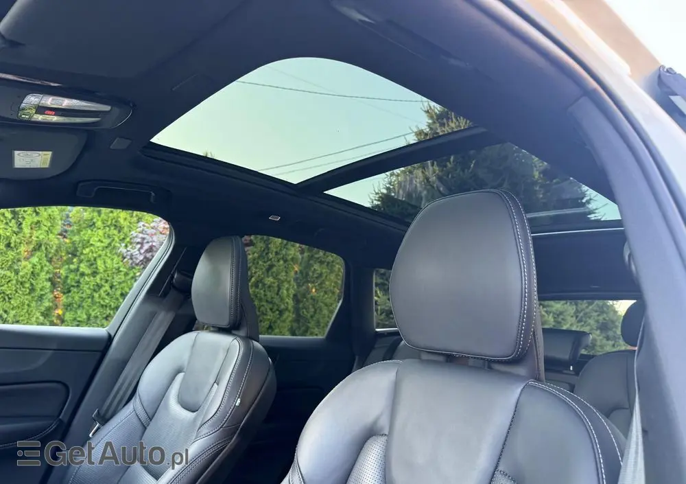 VOLVO XC 60 T8 Plug-In Hybrid AWD R-Design