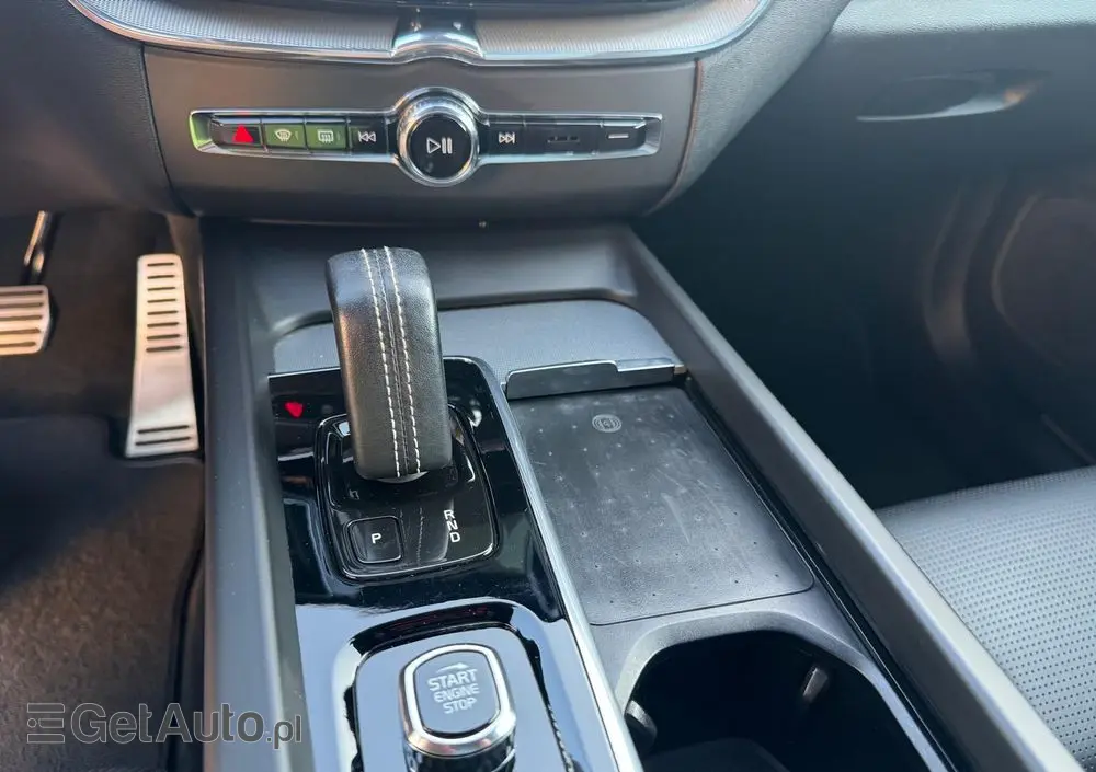 VOLVO XC 60 T8 Plug-In Hybrid AWD R-Design