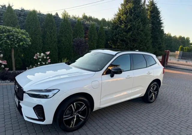 VOLVO XC 60 T8 Plug-In Hybrid AWD R-Design
