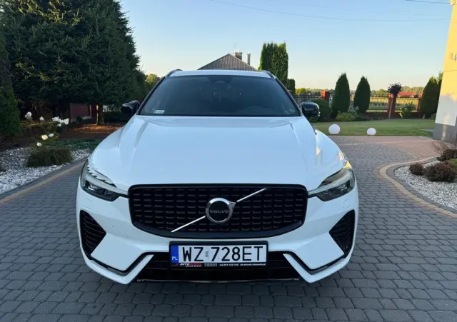 VOLVO XC 60 T8 Plug-In Hybrid AWD R-Design