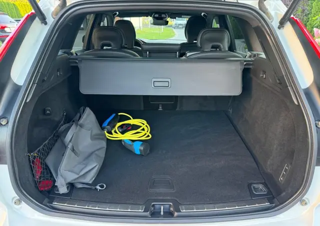 VOLVO XC 60 T8 Plug-In Hybrid AWD R-Design