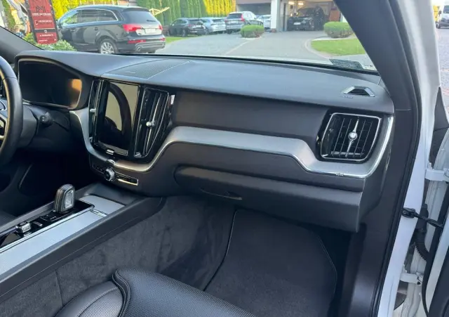 VOLVO XC 60 T8 Plug-In Hybrid AWD R-Design