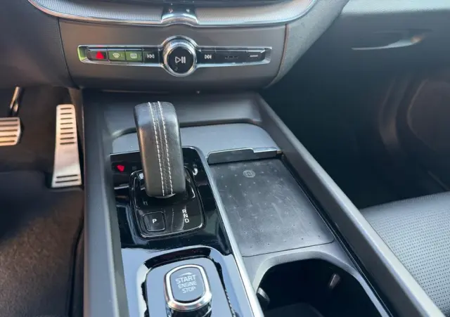 VOLVO XC 60 T8 Plug-In Hybrid AWD R-Design