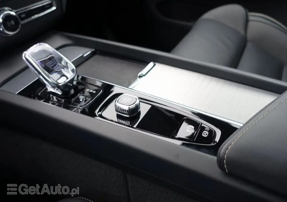 VOLVO XC 60 B5 B AWD Plus Black Edition