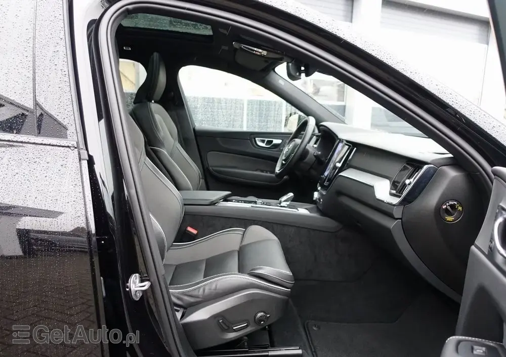 VOLVO XC 60 B5 B AWD Plus Black Edition