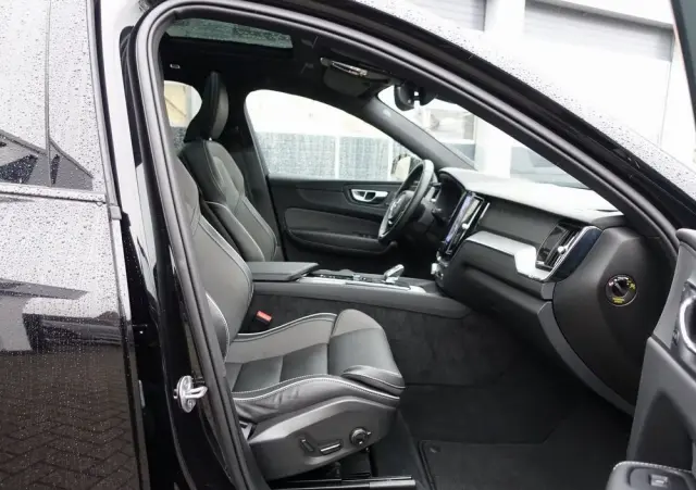 VOLVO XC 60 B5 B AWD Plus Black Edition