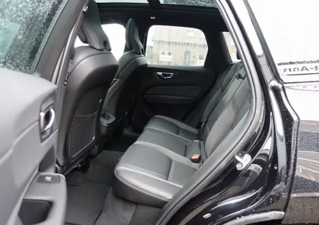 VOLVO XC 60 B5 B AWD Plus Black Edition